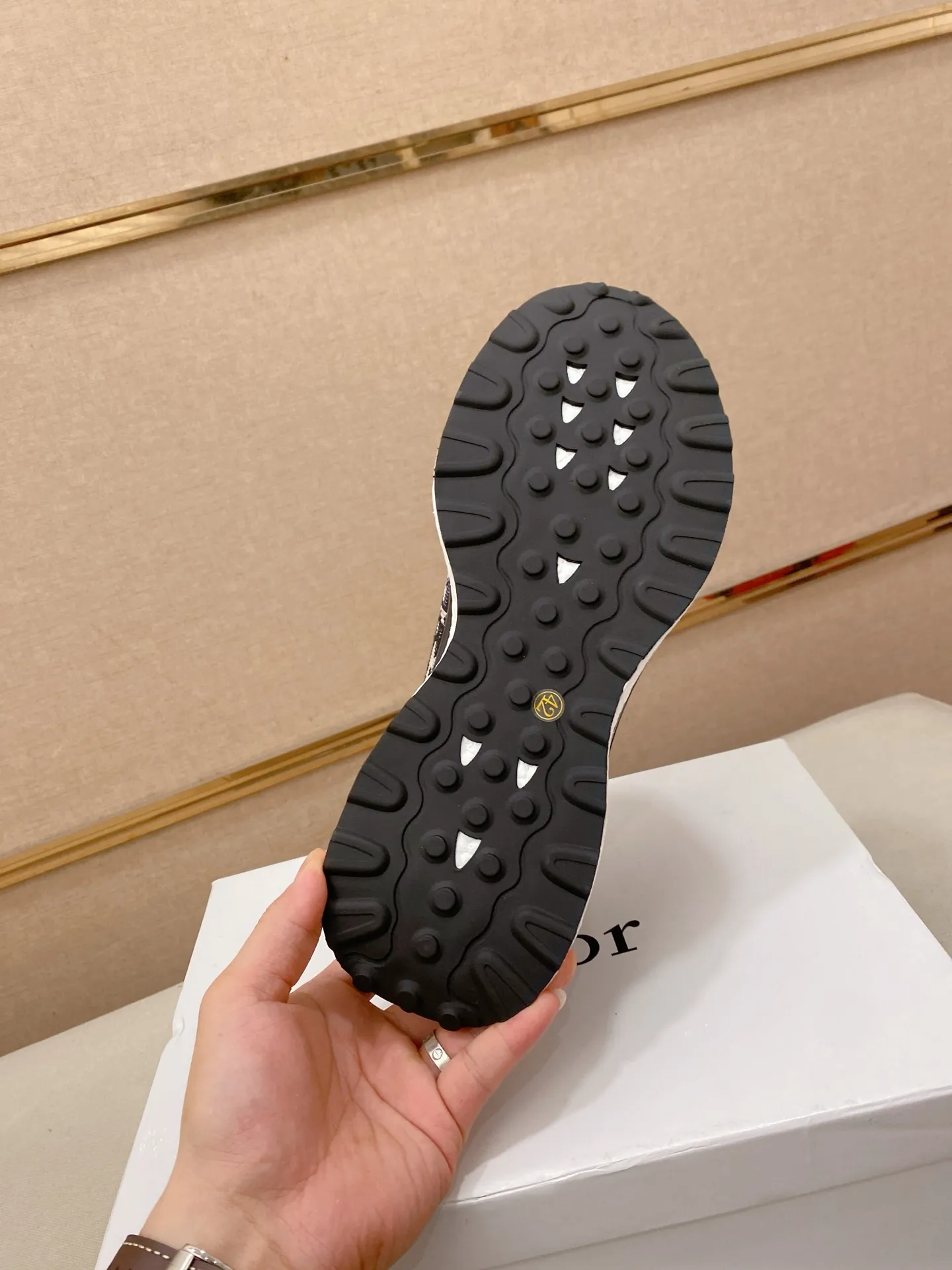 Men's shoes💰: 462💰 [Dior·Dior] New casual sports style men's shoes, new spring and summer design, perfect workmanship, lace-up style to create wardrobe quality, upper: imported first-layer cowhide, sheepskin lining is soft and comfortable, ultra-light TPU wear-resistant outsole, simple, versatile fashion men's shoes, excellent color code number 38--44. Can be customized 45 non-returnable